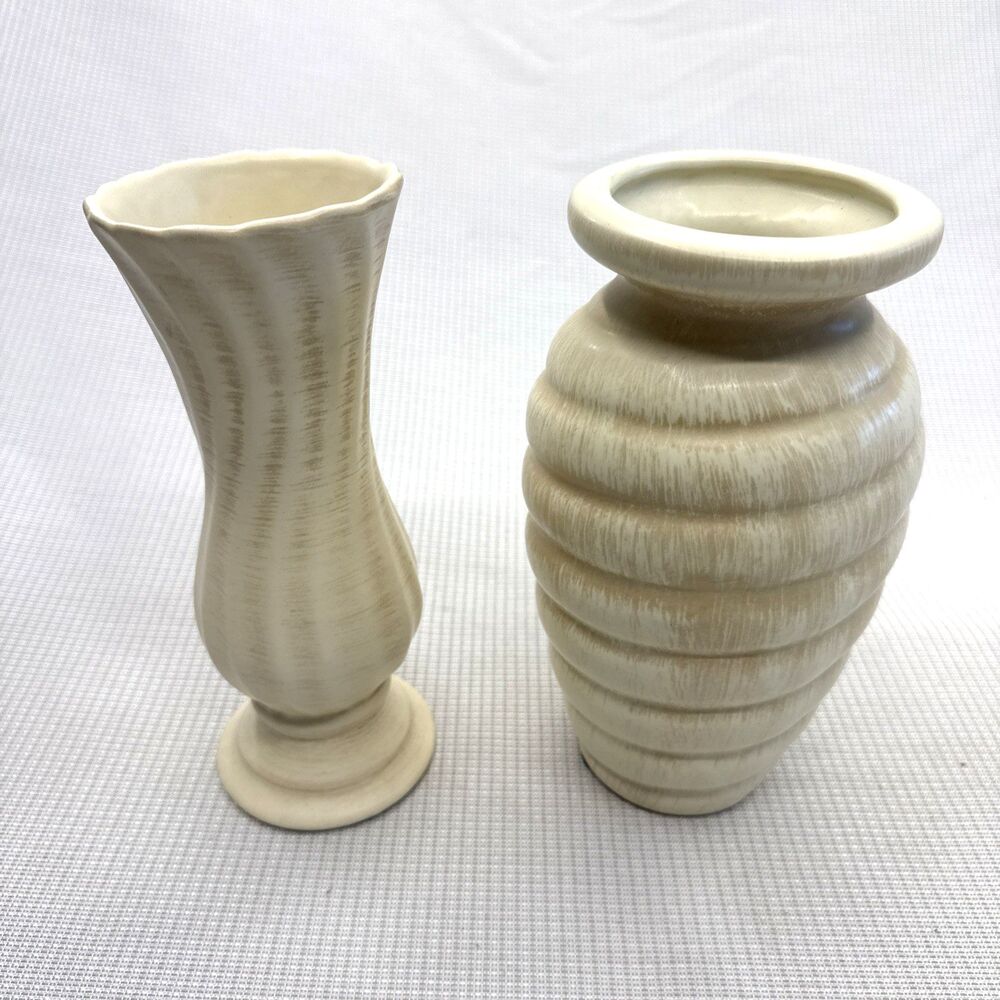 2 Vintage 9" Haeger Swirl Bud Vases Beehive Winter Wheat Collection Art Pottery